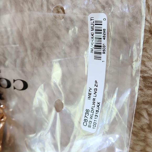 NWT Coach Signature Wildflower Long Zip Wallet/Wristlet ๐๐ค - Picture 14 of 16